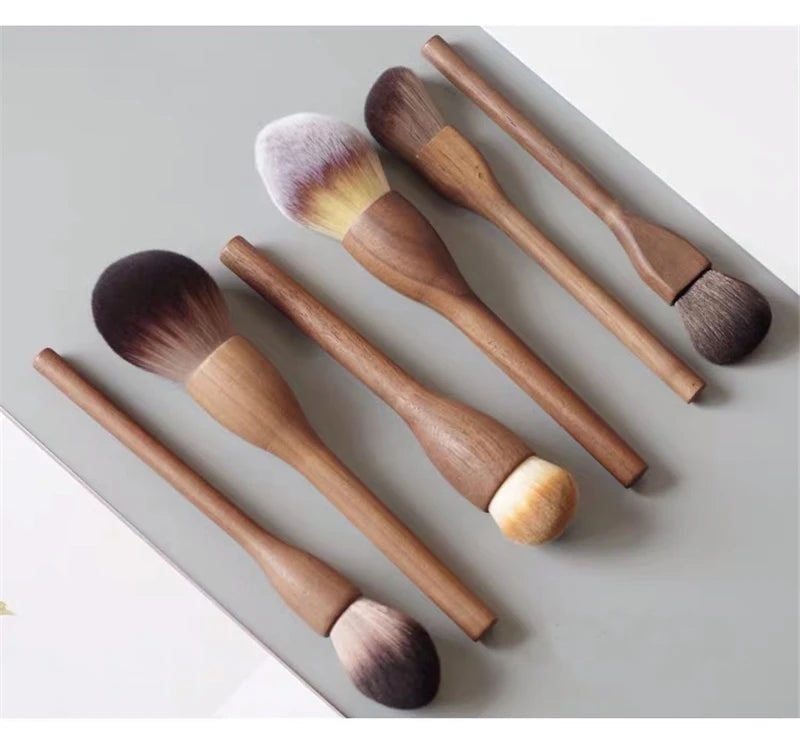 New 1Pcs European Vintage Wood Handle Makeup Brush High Quality Walnut Loose Powder Blush Foundation Contour Brush Super Soft