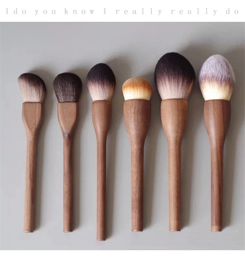 New 1Pcs European Vintage Wood Handle Makeup Brush High Quality Walnut Loose Powder Blush Foundation Contour Brush Super Soft
