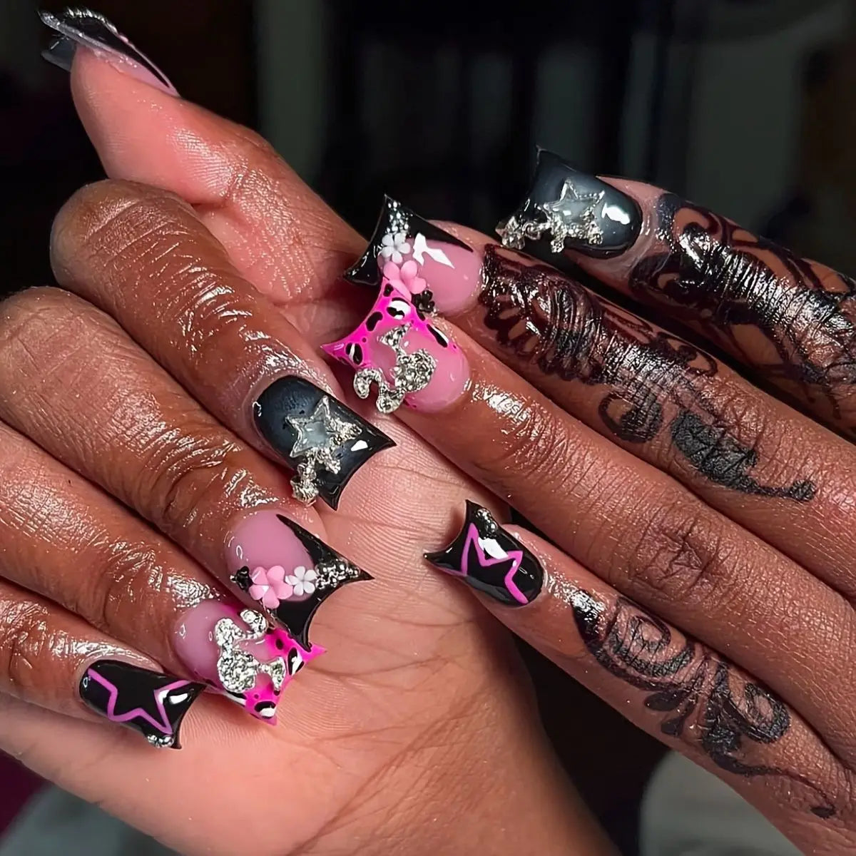 24pcs Press-On Nails – Duckbill Leopard Print with 3D Bowknots & Butterfly | أظافر مزيفة فاخرة