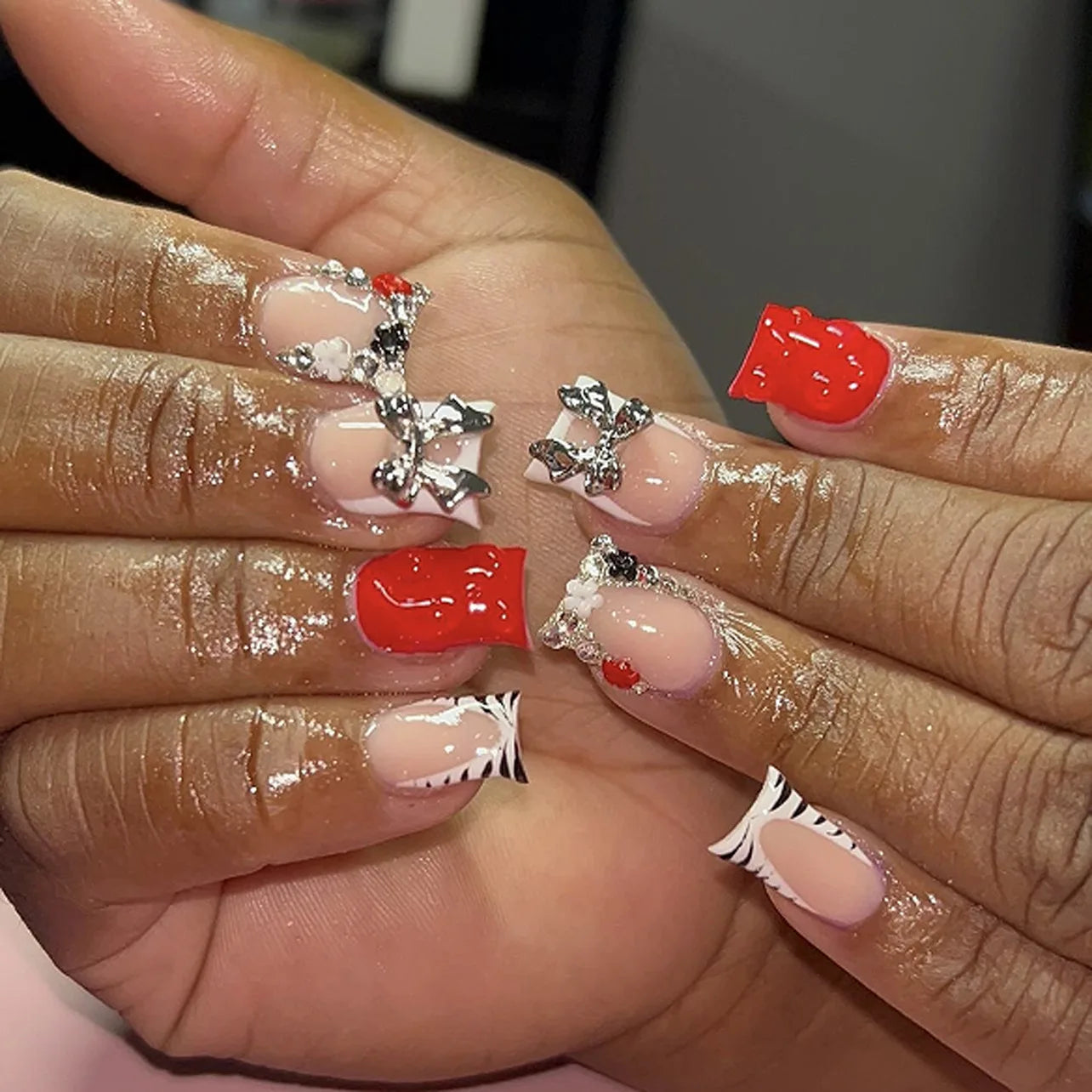 24pcs Press-On Nails – Duckbill Leopard Print with 3D Bowknots & Butterfly | أظافر مزيفة فاخرة