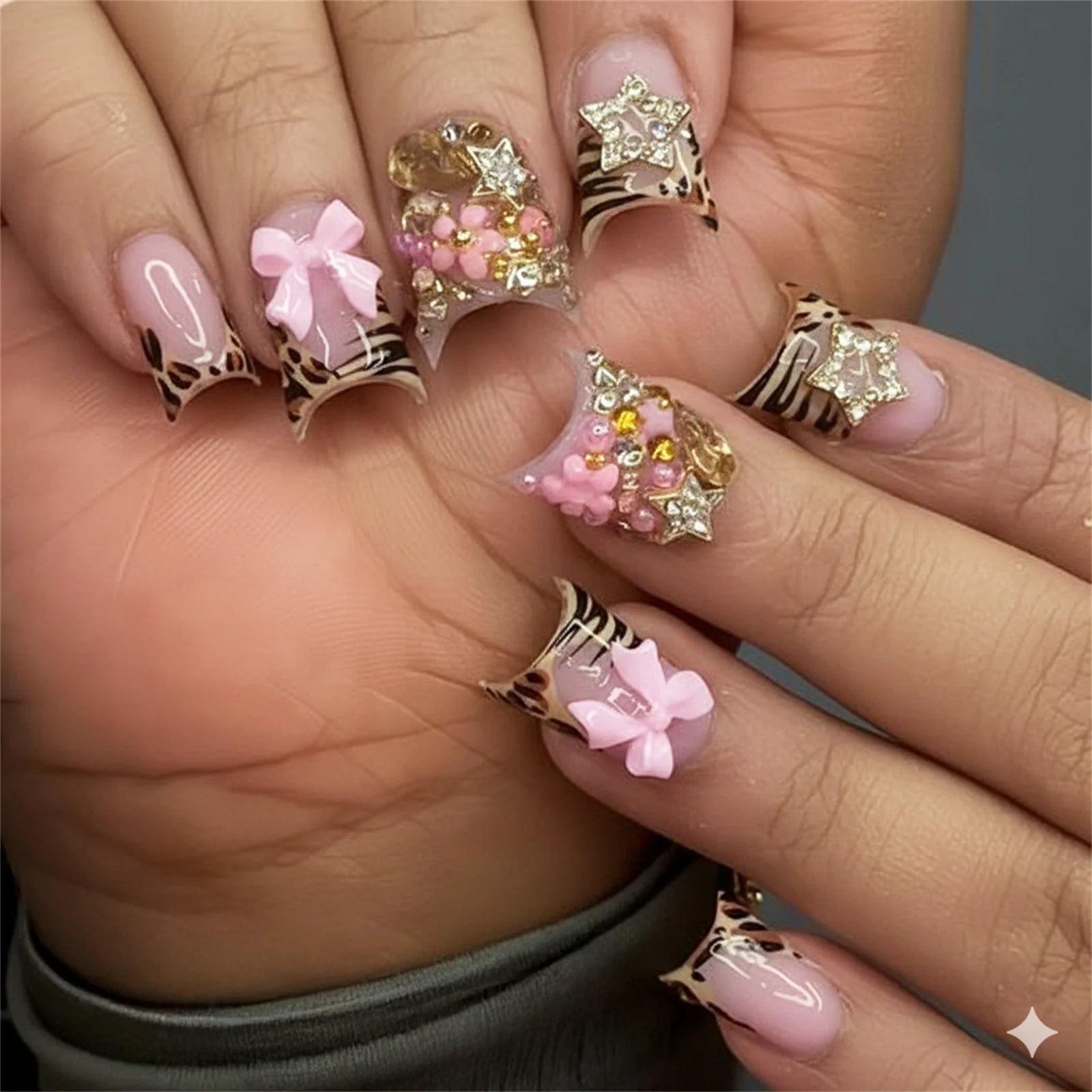 24pcs Press-On Nails – Duckbill Leopard Print with 3D Bowknots & Butterfly | أظافر مزيفة فاخرة