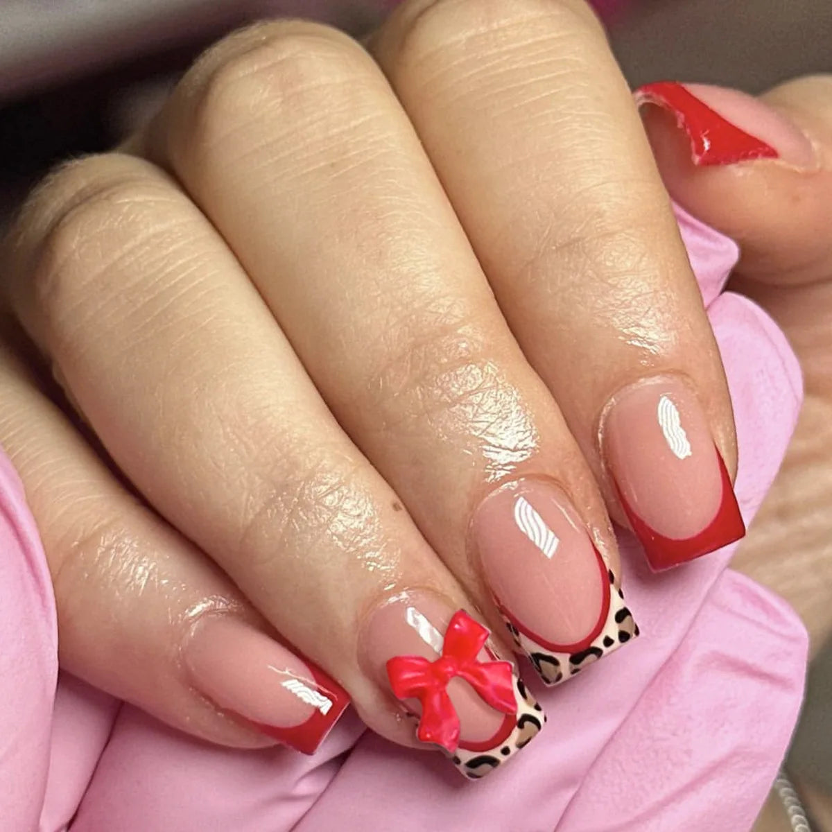 24pcs Press-On Nails – Duckbill Leopard Print with 3D Bowknots & Butterfly | أظافر مزيفة فاخرة
