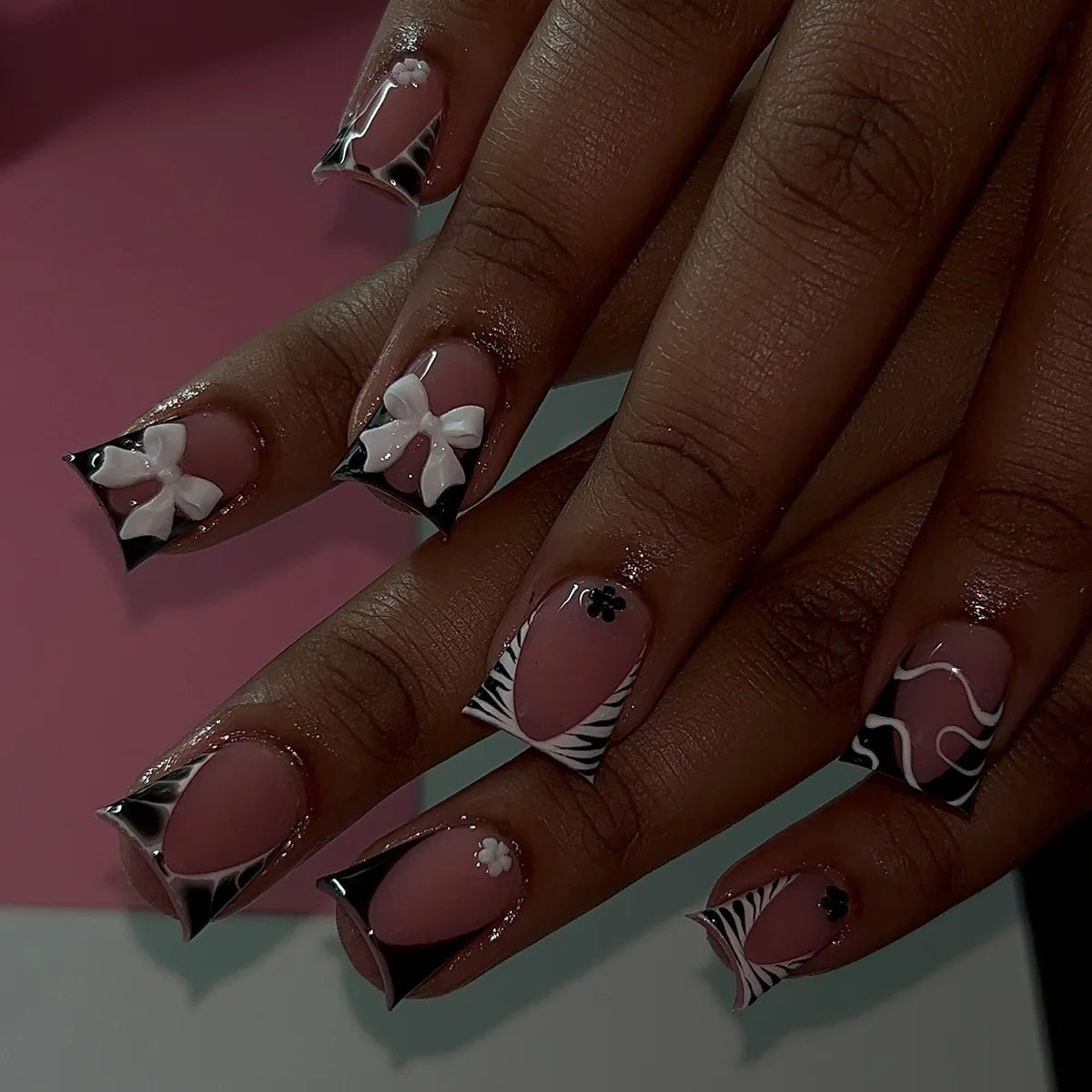 24pcs Press-On Nails – Duckbill Leopard Print with 3D Bowknots & Butterfly | أظافر مزيفة فاخرة