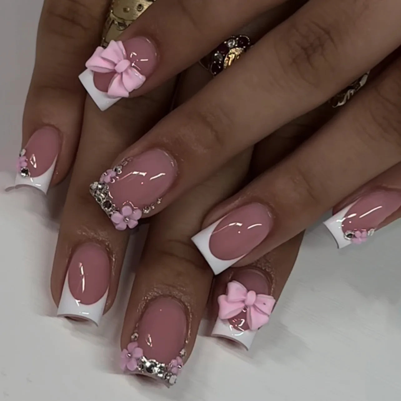 24pcs Press-On Nails – Duckbill Leopard Print with 3D Bowknots & Butterfly | أظافر مزيفة فاخرة