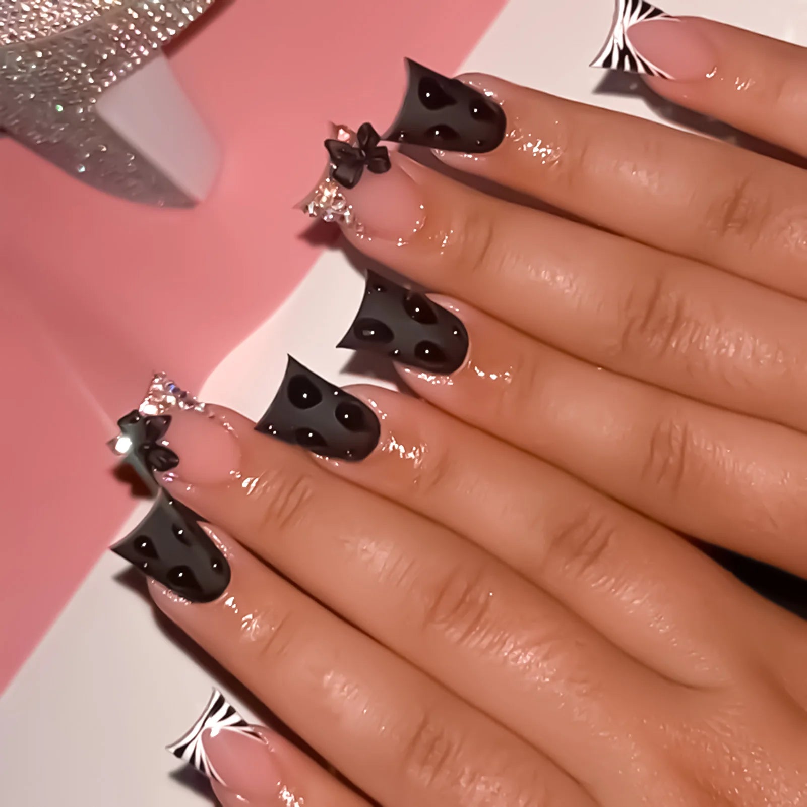 24pcs Press-On Nails – Duckbill Leopard Print with 3D Bowknots & Butterfly | أظافر مزيفة فاخرة